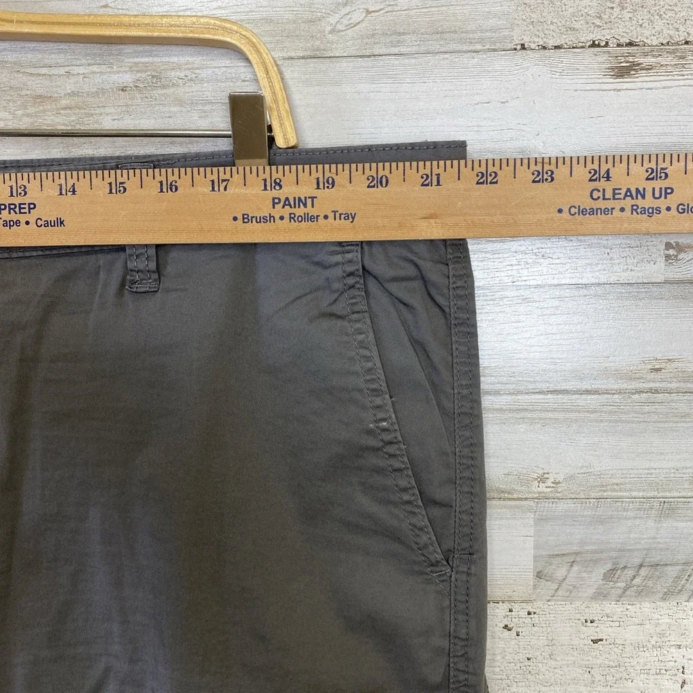 UNIONBAY Cargo Shorts Men Gray 40 11.5 Inseam Pockets Lightweight Cotton Stretch